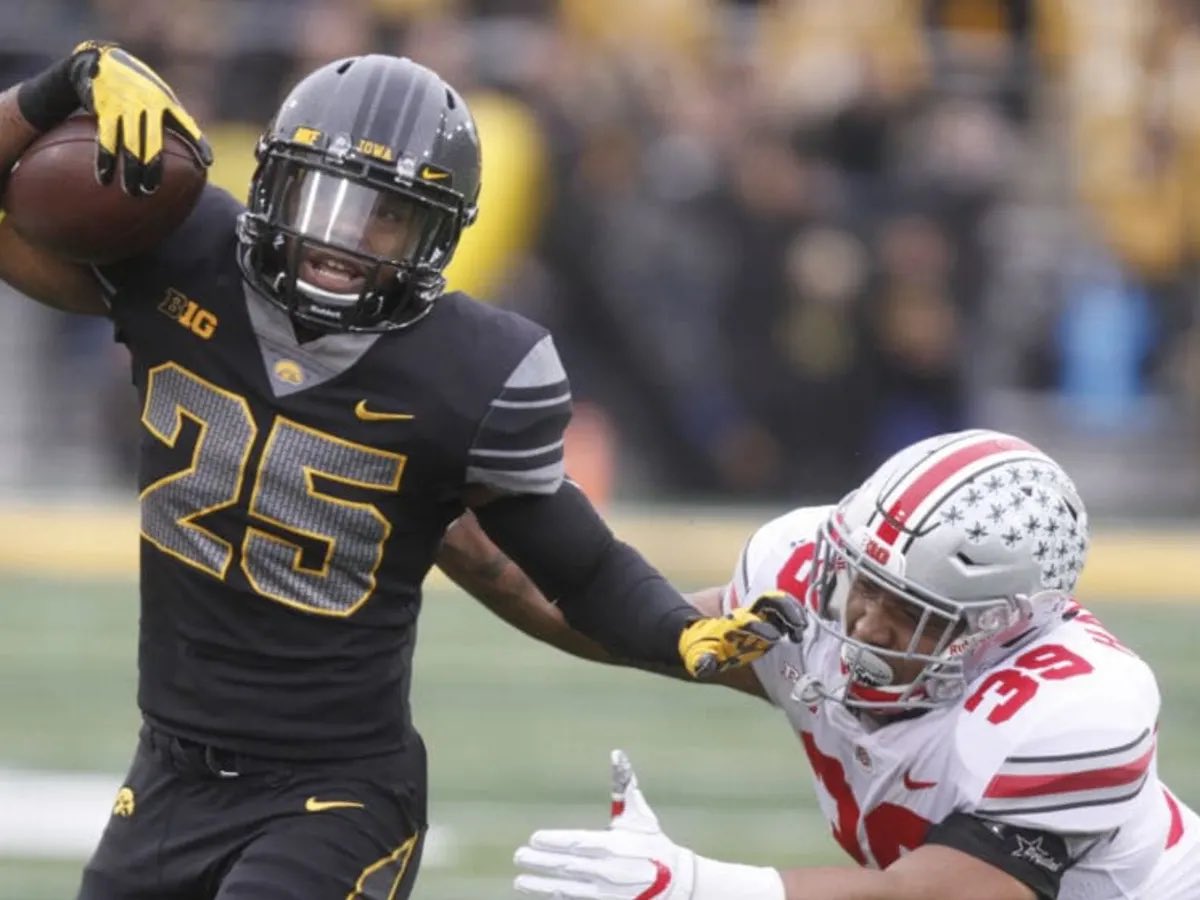 Hawkeye Clarence 🐤 tweet media