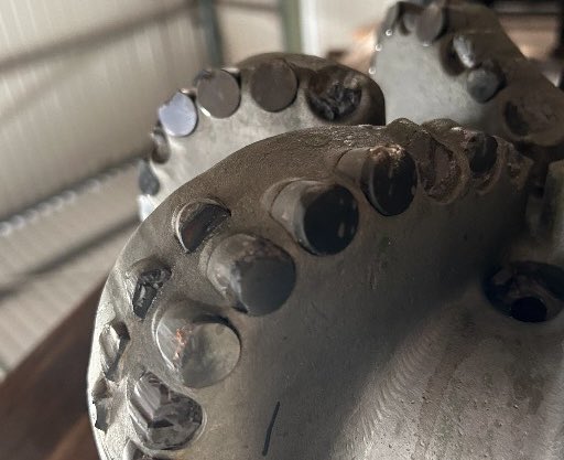 SurplushubCom's tweet photo. 👋 Available now on SurplusHub:

✅ 12.25” PDC (DD506X)
• Used - refurbishment opportunity

✅ 17.5” PDC (DD606SX)
• New, unused in original crate
• OEM certified (July 2025)

https://t.co/HgkiV99ZUH
https://t.co/v5818jTgY2

#SurplusEquipment #OilandGas #PDCBits #BakerHughes https://t.co/frlhsFAl6B