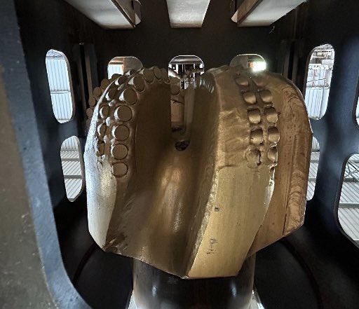 SurplushubCom's tweet photo. 👋 Available now on SurplusHub:

✅ 12.25” PDC (DD506X)
• Used - refurbishment opportunity

✅ 17.5” PDC (DD606SX)
• New, unused in original crate
• OEM certified (July 2025)

https://t.co/HgkiV99ZUH
https://t.co/v5818jTgY2

#SurplusEquipment #OilandGas #PDCBits #BakerHughes https://t.co/frlhsFAl6B