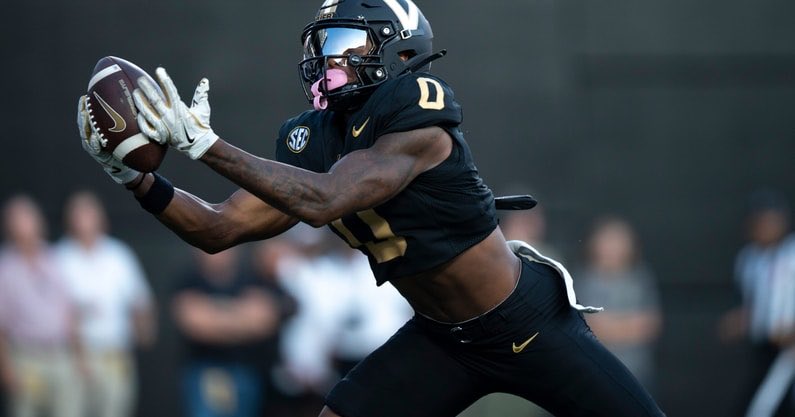 RyanDMcDavis's tweet image. #AGTG I am Blessed to announce that I have received an offer from Vanderbilt University⚪️￼⚫️#HDKW @CoachAlexBailey @CoachDJSteward @SWiltfong_ @CraigHaubert 
@BrennanSpain @RitterPrep @JPRockMO @DemetricDWarren @ChadSimmons_ @GregSmithRivals @AllenTrieu @adamgorney @TheUCReport