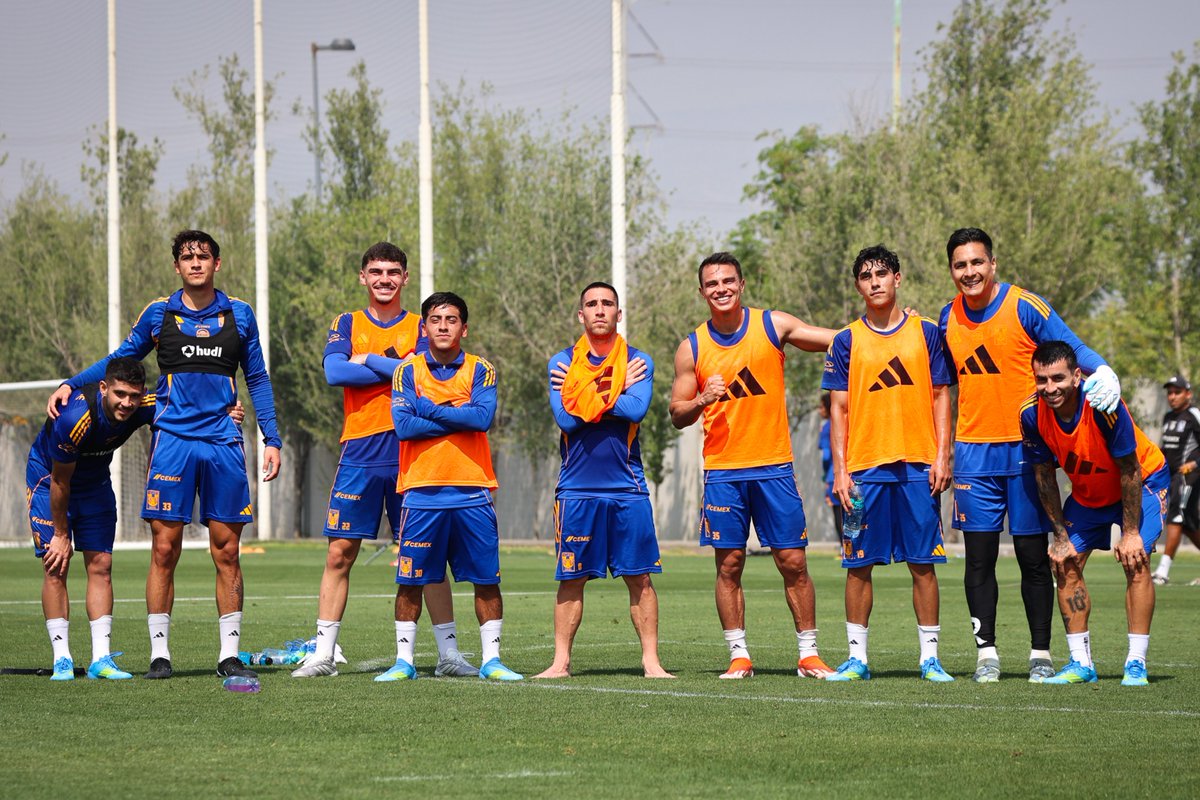 🏆🟠 ¡Ganadores absolutos, la banda de casaca naranja!