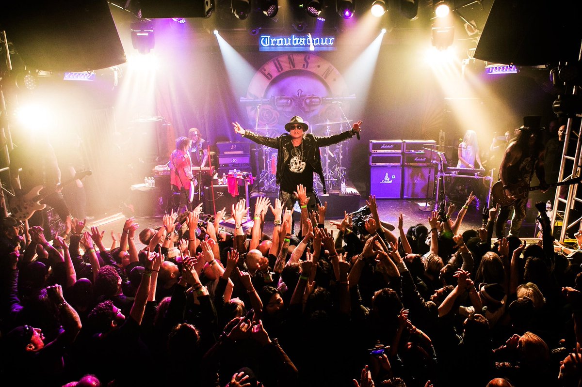 SukursalRock's tweet image. On this day, April 1st, 2016, the “classic” lineup of Guns N’ Roses kicked off their 2016 reunion with a spectacular concert at the Troubadour nightclub in Los Angeles, U.S.A. Slash and Duff McKagan officially returned on a night as today’s #AprilFoolsDay, ten years ago. #Legends