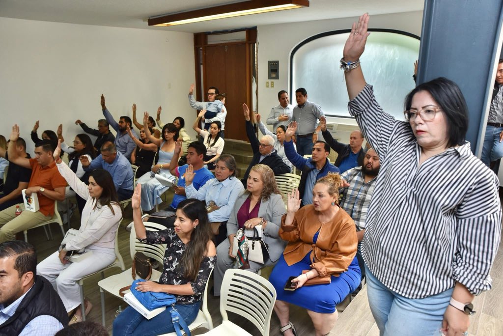 BereJuarezN's tweet photo. 🔵Esta mañana asistí a la sesión del Consejo Estatal del PAN Michoacán, donde cumplimos con responsabilidad y compromiso: rendimos cuentas del ejercicio 2025, aprobamos el presupuesto 2026. 
#BereJuarez #CercaDeTi
  #VinculaciónConLaSociedadCivil #PANMichoacán https://t.co/OtpeqamFAC