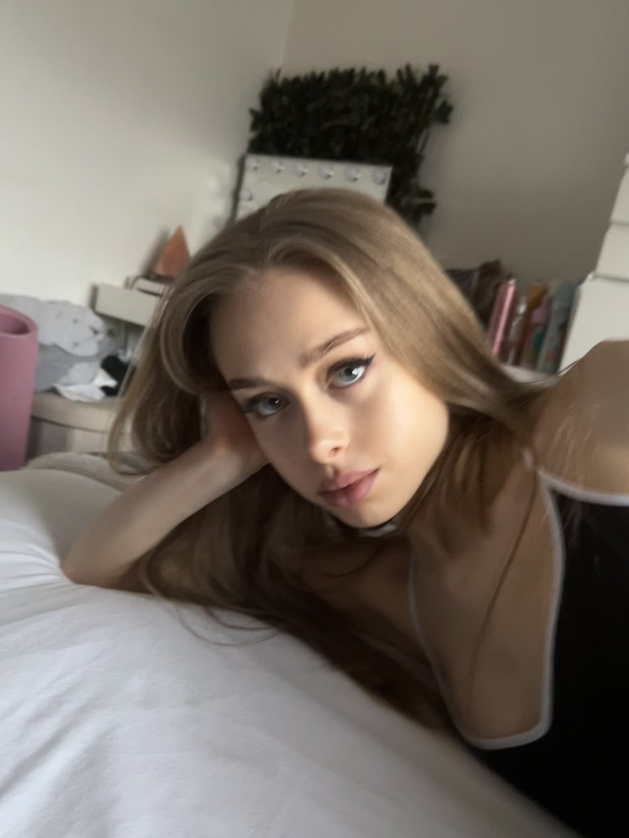 erin lecount tweet media