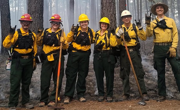 AHSNCState's tweet image. 🔥🌎 This #EarthMonth, neighbors are working together to bring “good fire” back to the land.

Prescribed Burn Associations help landowners safely use fire to reduce wildfire risk and restore ecosystems.

Learn more: ow.ly/AHaF50YBXo7

#NCStateExtension #ThinkAndDo