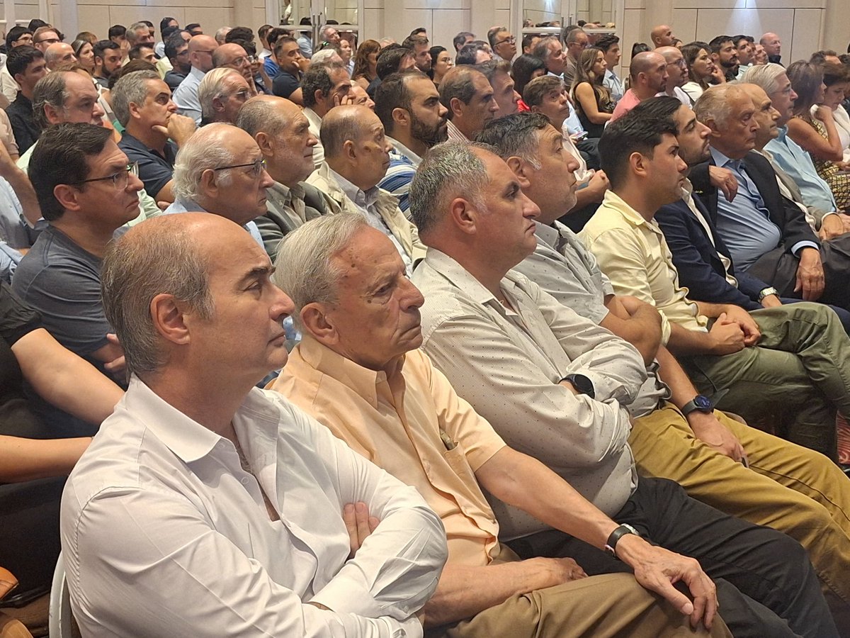 ACOVI_'s tweet photo. ACOVI y Fecovita participaron del informe del Instituto de Estudios sobre la Realidad Argentina y Latinoamericana (IERAL), perteneciente a la @FMediterranea que publica anualmente. Estuvo presente el presidente de Fecovita Ruben Panella, el secretario Marcelo Federici, Paul Burlot secretario de Foro Mundial de Cooperativas Vitivinícolas, Gustavo Arangüena, tesorero y Javier Vergani protesorero de Fecovita. Por ACOVI participó el gerente @NicoVicchi1.