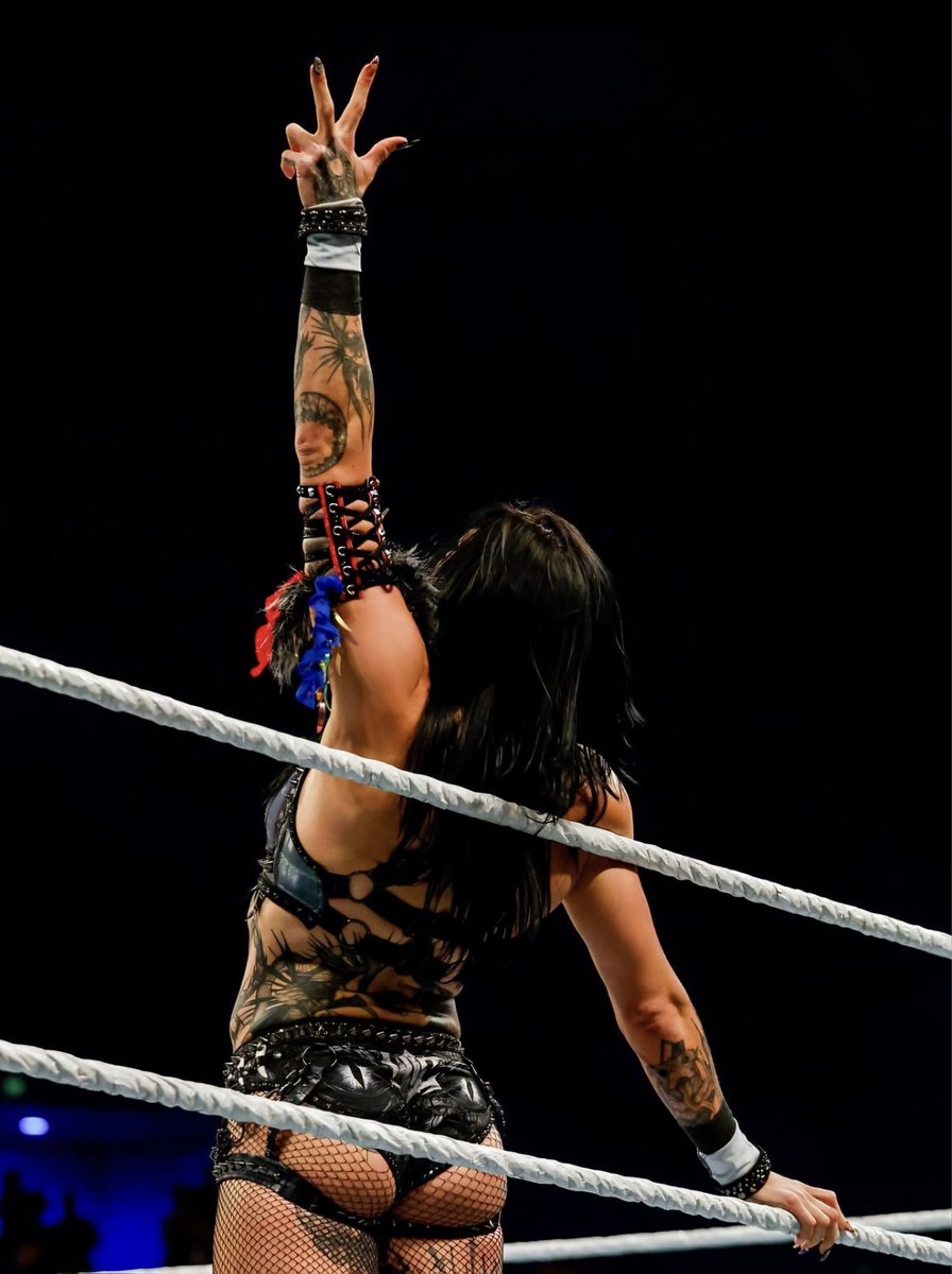 auro; rhea ripley 🔥 tweet media