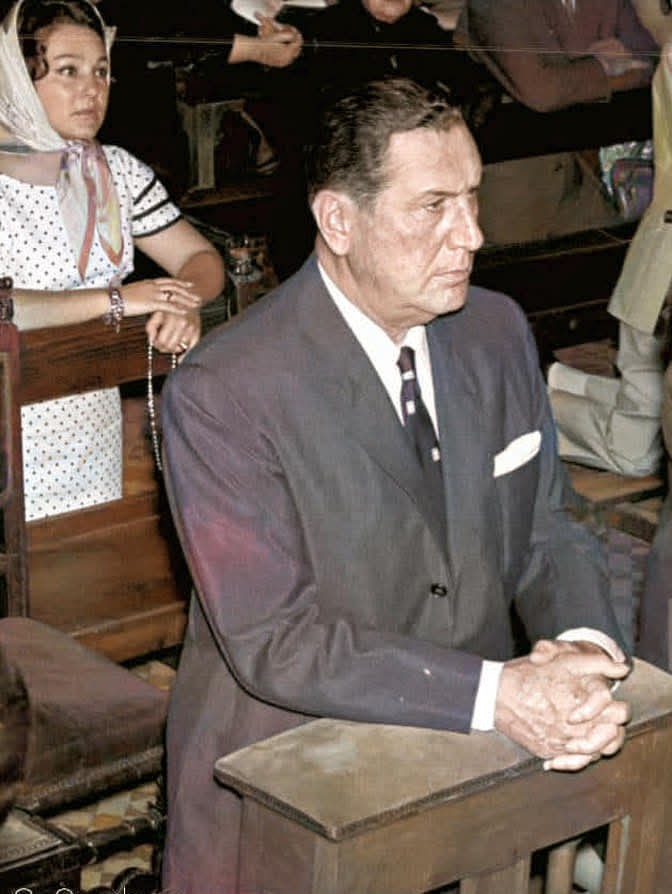 "A la patria la salvamos entre todos, o no la salva nadie."

Juan Domingo Perón