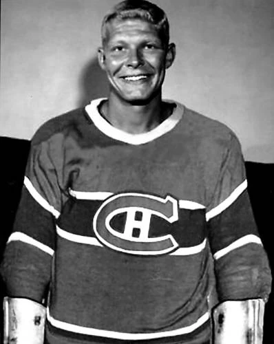 hockey_vintage's tweet photo. Happy birthday to the late NHLers born ON THIS DAY in hockey history (April 10th) Part 2:
Ron Murphy (1933)
Jerry Wilson (1937)
#VintageHockey #NHLe https://t.co/cqpGPXEPuC