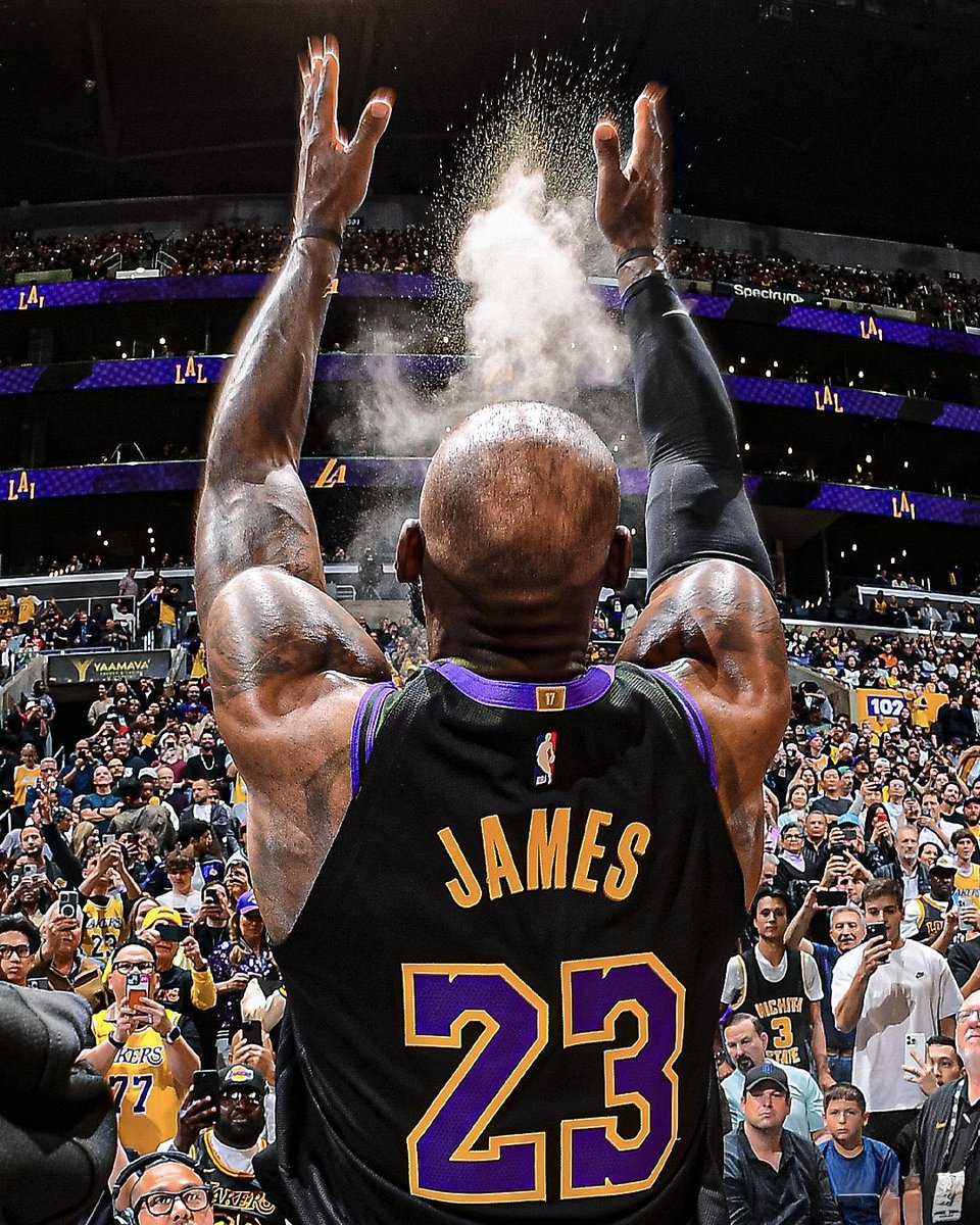 LeBron en Español tweet media