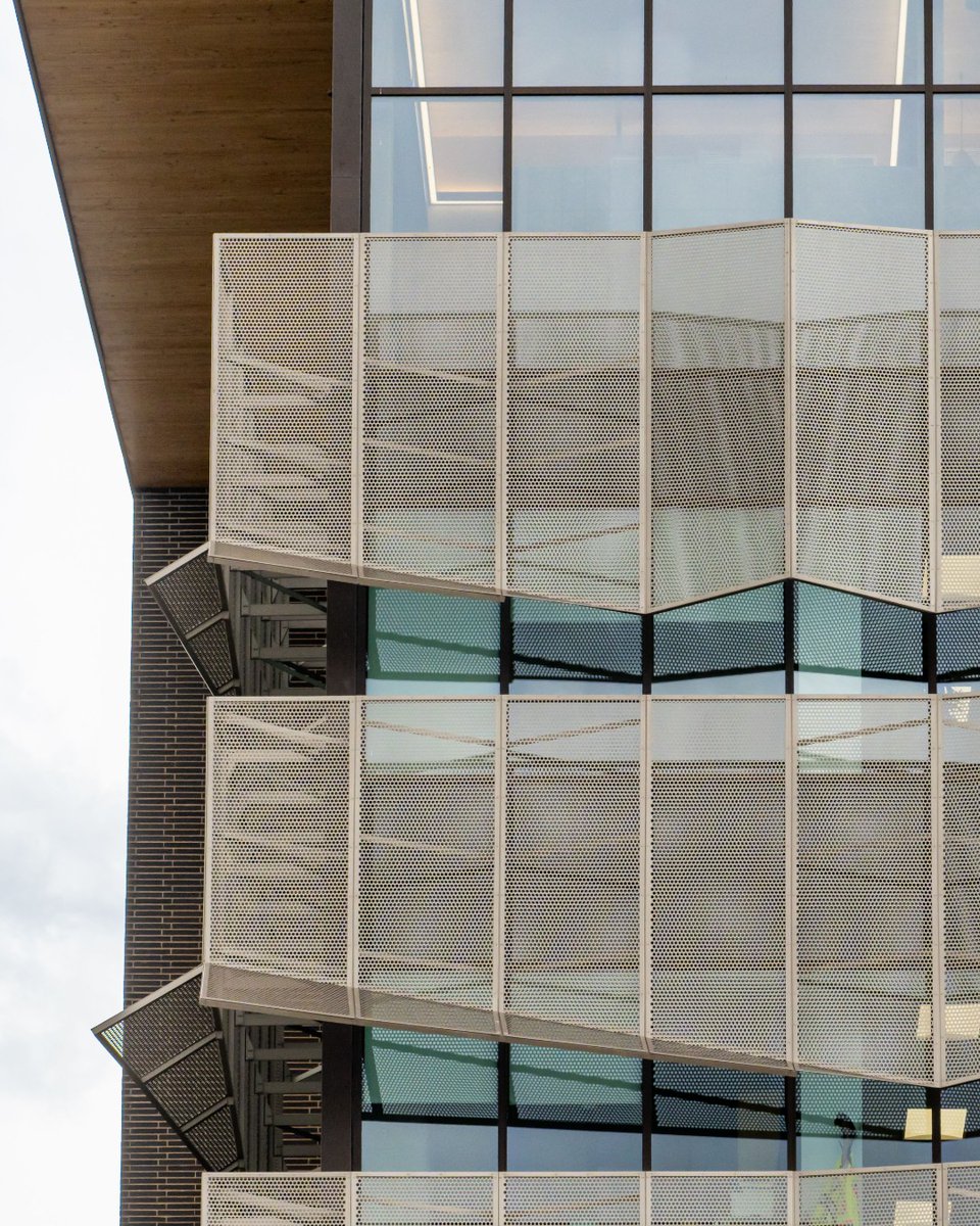 mcnicholsco's tweet image. A perfect blend of beauty and performance! 🏙️

Round Perforated Metal panels create a bold, dimensional façade at City Hall in Salt Lake City.

The panels filter light while elevating the entire structure with sophistication!

#PerforatedMetal #ArchitecturalDesign