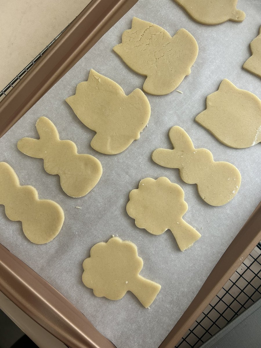 PupandCake0826's tweet photo. Time to decorate some yum yum Easter sugar cookies! 

Not only do we have all the yummy toppings and colorful icing, but we’ve got a few Peeps to turn into a second sweet marshmallow treat! 😋✨

Who else loves getting creative (and a little messy) with their Easter treats?! 🐰💛 https://t.co/g5MGKrt2ww