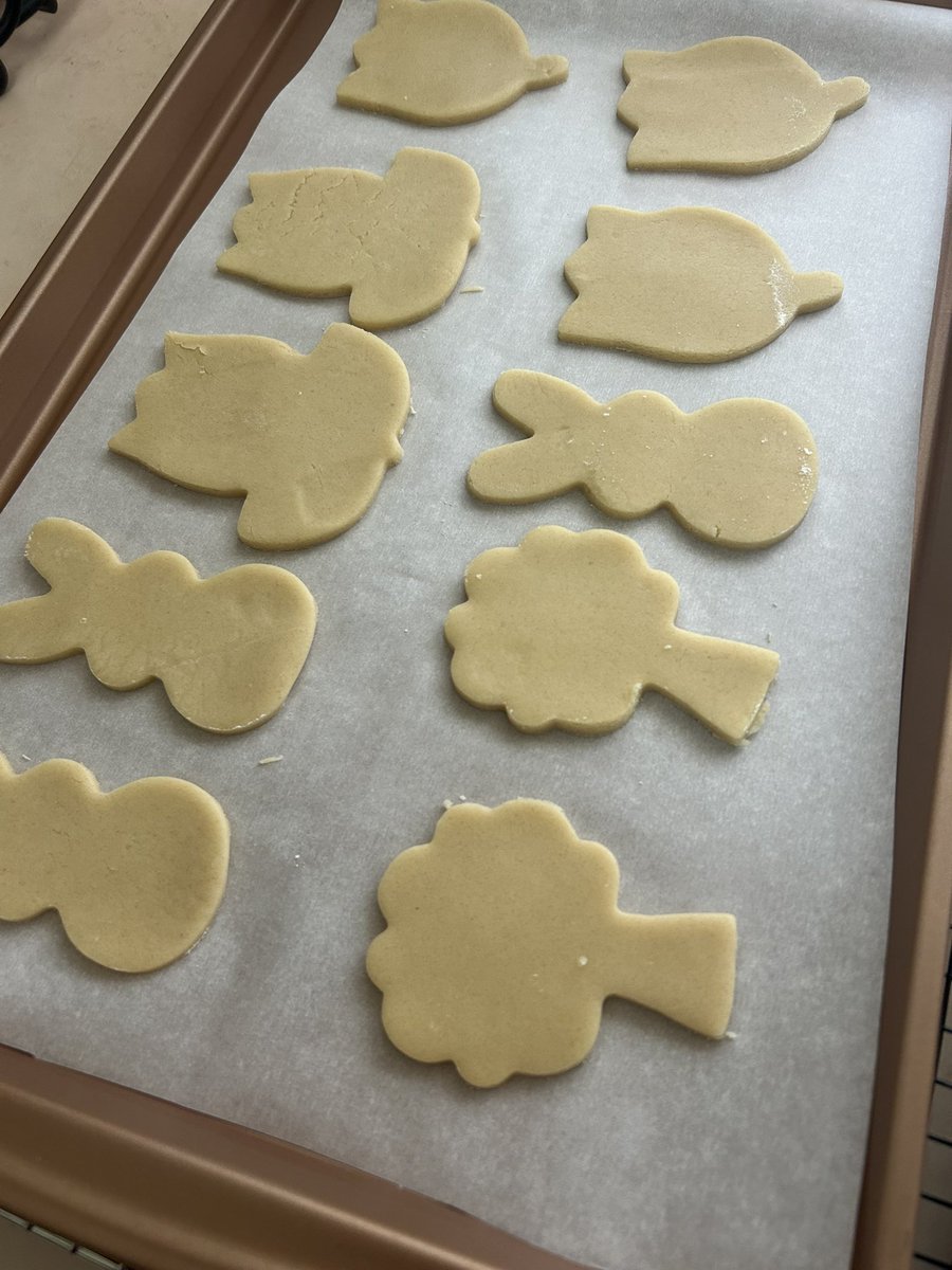PupandCake0826's tweet photo. Time to decorate some yum yum Easter sugar cookies! 

Not only do we have all the yummy toppings and colorful icing, but we’ve got a few Peeps to turn into a second sweet marshmallow treat! 😋✨

Who else loves getting creative (and a little messy) with their Easter treats?! 🐰💛 https://t.co/g5MGKrt2ww