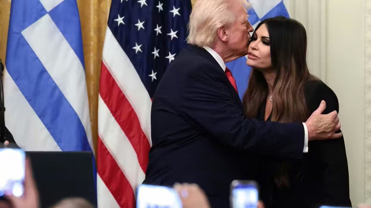 ˶˃ News Reader Cat 📰🗞️NO DMs˂˶ tweet media