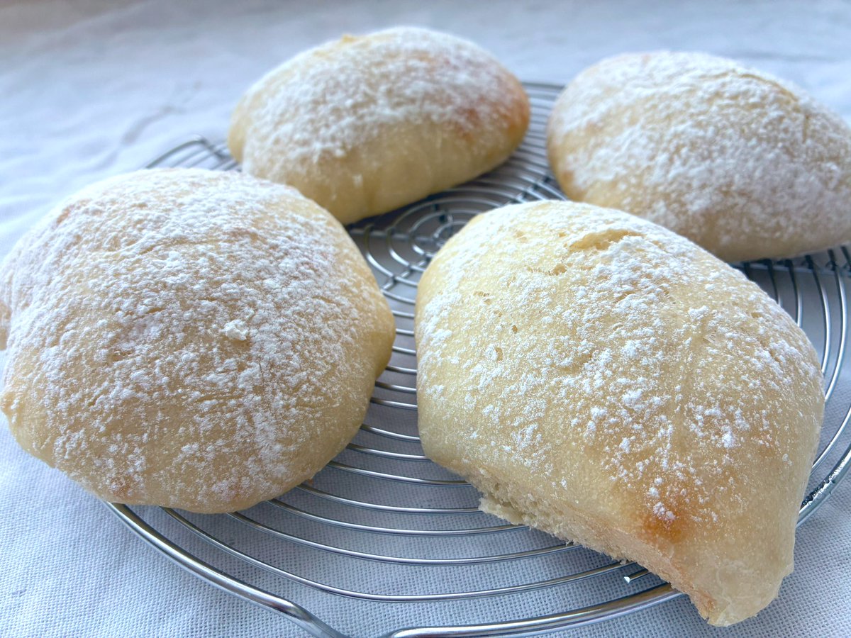 moca308's tweet image. チャバタ。
自分の中での定番の一つ。
改良を重ねたので食感が超絶好み🙌
#baking #ciabatta #パン作り