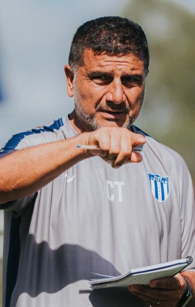 Tristan_Suarez's tweet photo. 700 DÍAS DE PANCHO

Hace 700 días, asumía la conducción ténica de Tristán Suárez José María "Pancho" Martínez, el hombre que le cambió la cara futbolística al Lechero.

Pasaron casi dos años desde su llegada, desde aquel presente incierto y sin rumbo, con un destino que parecía escrito, a este presente exitoso, el mejor de la historia de Tristán Suárez en AFA.
Disfrutemos este momento único, los resultados eximen de comentarios.