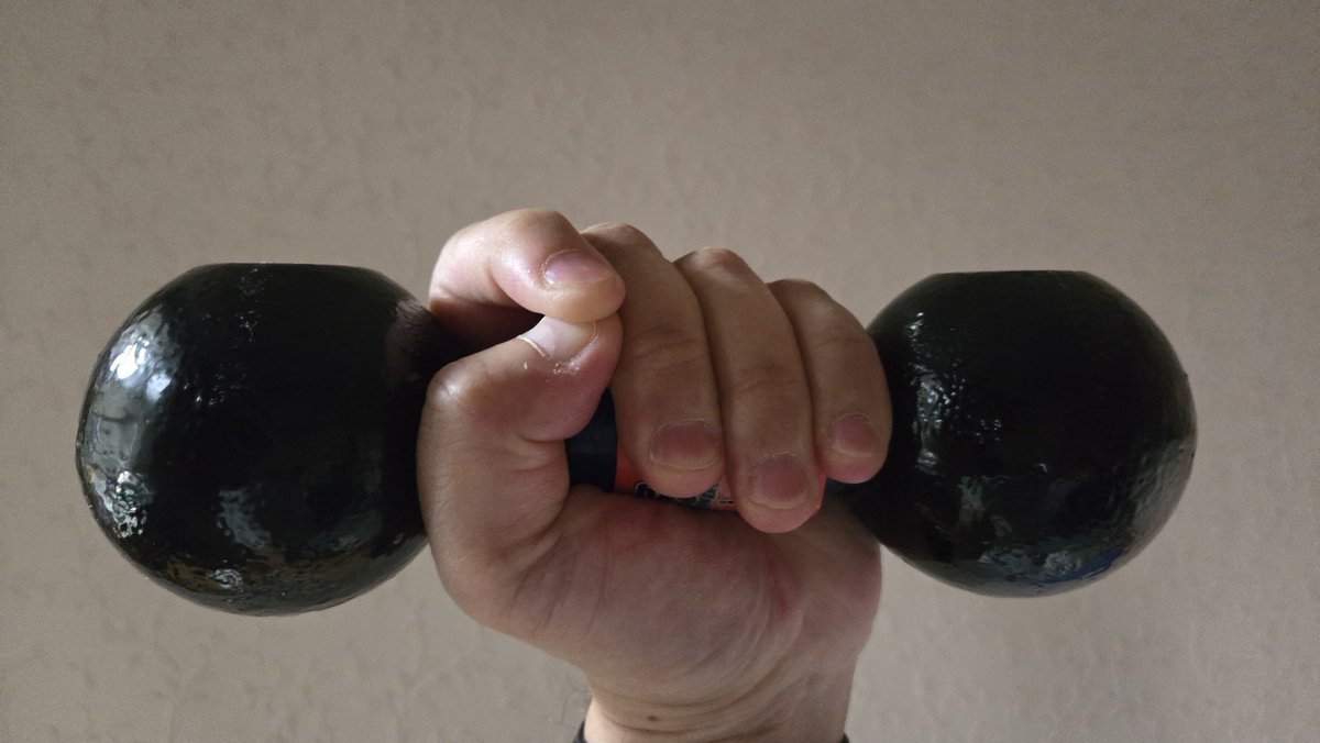 bkg20318's tweet image. おはようございます。4/2鹿児島市は晴れ☀️。
軽く肩のダンベル運動🤸し、朝飯は車の中でチョコスティックパン🍫🥖とコーヒー #BOSS ☕。
今日も1日坦々と♪
#桜島フェリー
#桜島