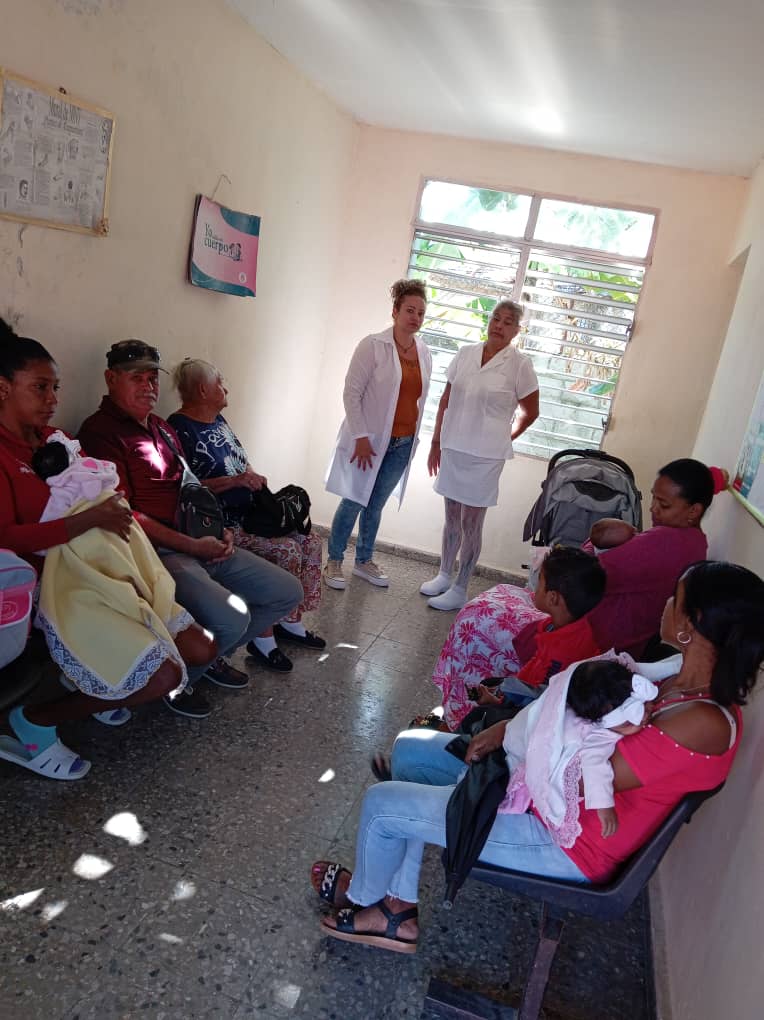 Se realiza intervención sanitaria compleja de Pediatría. Se realiza charla educativa a madres  sobre importancia de la lactancia materna y evitar las lesiones no intencionales (accidentes del hogar)
#LaHabanaPorLaSalud 
#CubaPorLaVida
#CubaEstáFirme