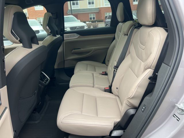 VolvoCarsExeter's tweet image. A luxury vehicle with spacious seating for up to 7 passengers, all-wheel drive capability, and premium technology. 

Discover this 2026 #VolvoEX90 Twin Motor Performance Ultra 7-Seater AWD today: bit.ly/48lkfky