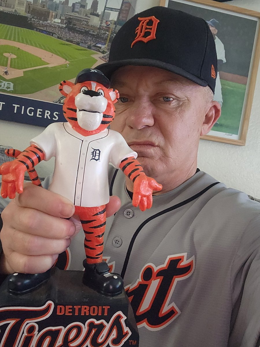 Detroit Dan tweet media