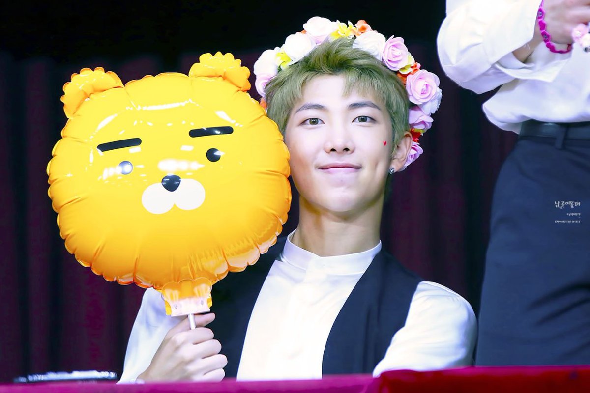 hourly namjoon bot tweet media