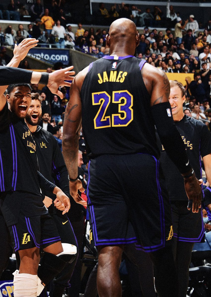 LeBron en Español tweet media