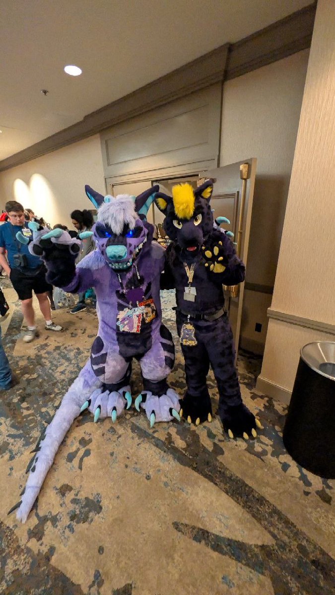 As a hyena I’m not a fan of big cats, however <a href="/FinnThePanther/">Finn 🔜 LVFC</a> is pretty cool.