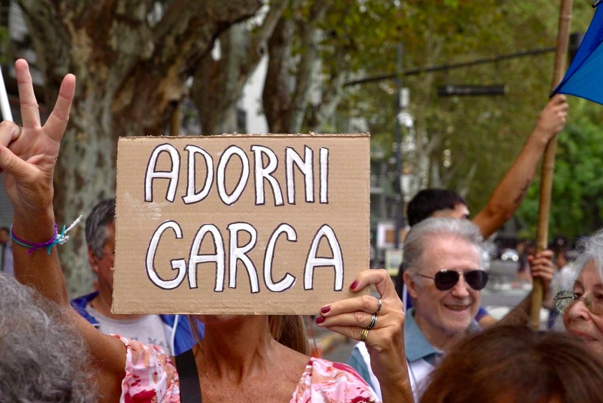 Para jubiladxs: ajuste.
Para Adorni: vecinas millonarias.
FIN.