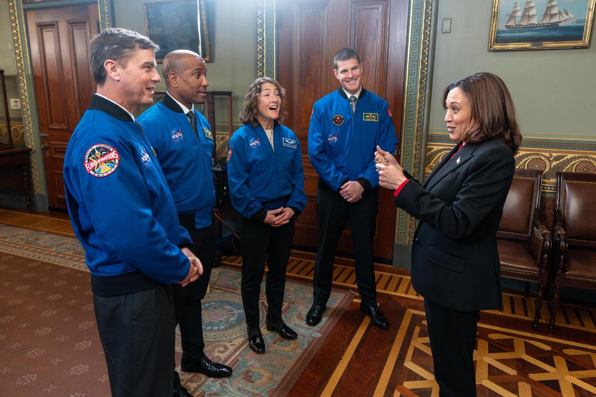 Kamala Harris tweet media