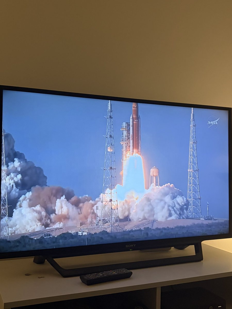 Celinevdc's tweet image. LIFT OFFFFF! Godspeed @NASAArtemis 🚀💪

#nasaartemis
#historisch