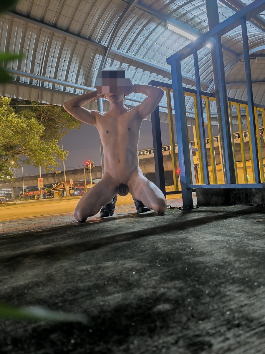 Locked Slave Sub tweet media