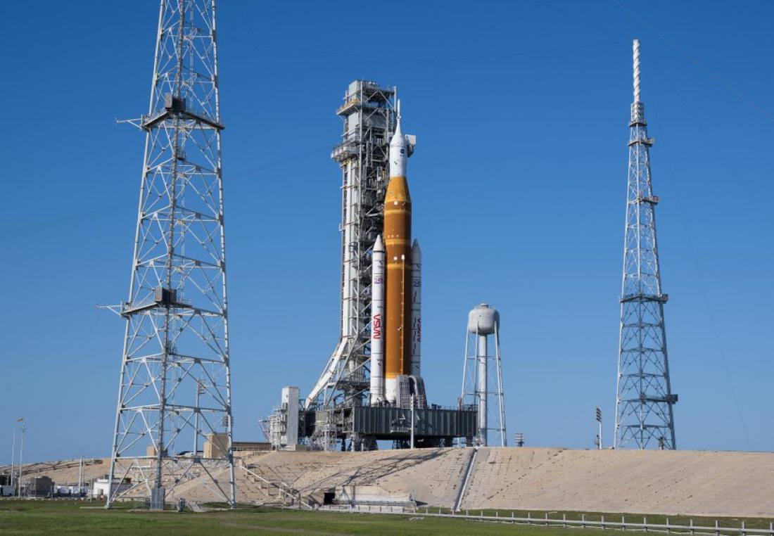 ultimoranet's tweet photo. Spazio 🚀, è decollata la missione Artemis II, la prima dopo più di 50 anni a trasportare un equipaggio umano sino all’orbita lunare. Durerà 10 giorni.

📰 @ultimoranet https://t.co/lIAFItAfIJ