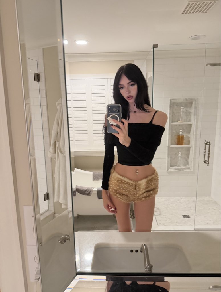 Evie tweet media