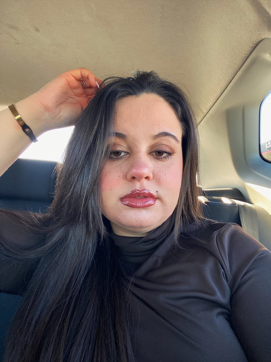 alexandra. tweet media