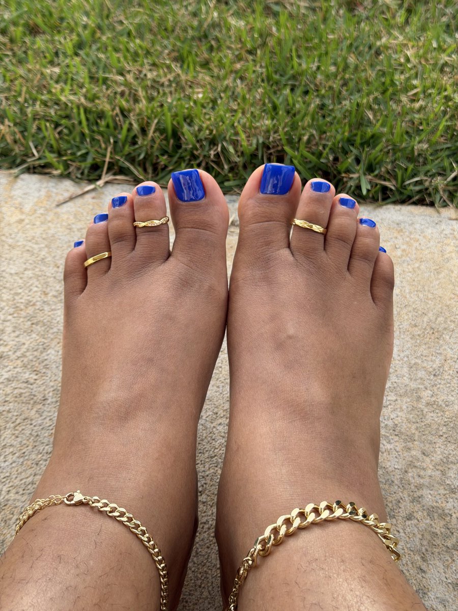 SSeduction6969's tweet photo. Got the blues? 😍 #toes #feet #blue #barefeet #feetandtoes #toesandfeet #feetfetısh #footfetısh #toenails #footsies https://t.co/I80EL94ah1