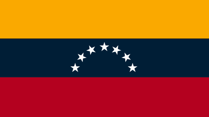 La bandera se ve muchísimo mejor así, honestamente. Sólo haría falta devolverle las 7 estrellas.