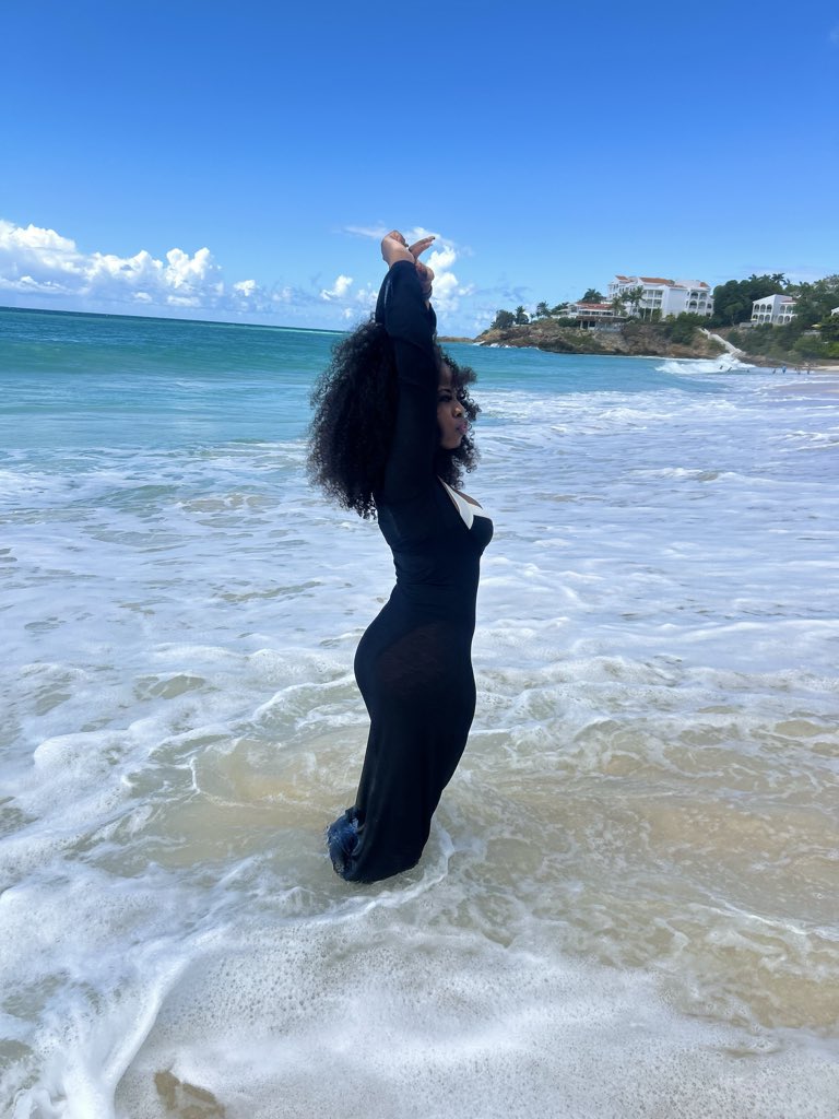 vrcemn's tweet photo. marking my territory 🏝️🇦🇮 https://t.co/uk9Dkuz6wN