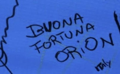 Saetta_McQueen's tweet photo. 12 anni fa, a New York, sulla portaerei Intrepid, firmavo un telo che venne imbarcato sul primo volo di Orion. Oggi quel modulo è in viaggio per la Luna.

#Artemis https://t.co/RUTHTgbrJl