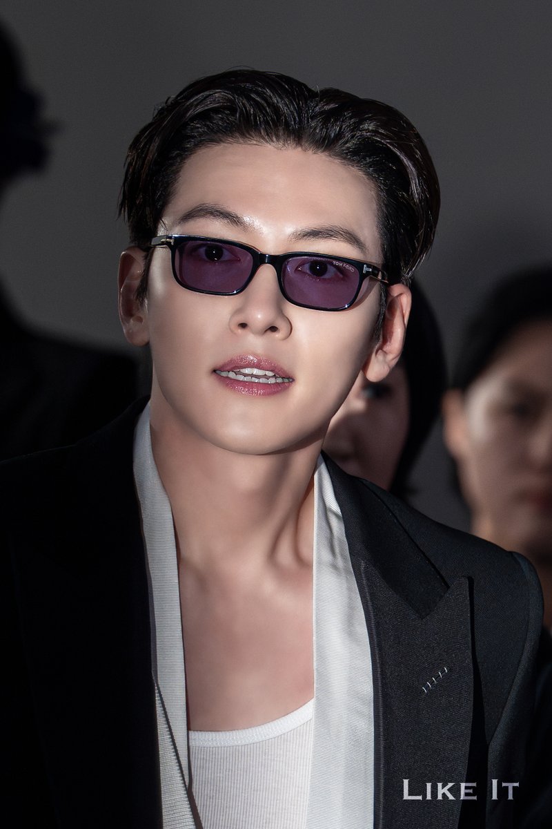 like_it_jcw's tweet photo. 260326_톰포드.뷰티.프라이빗디너_01.jpg

오랜만에 지창욱
톰포드 왕자님 ㅋ 
멋있어
왤캐 멋있어 ㅋ~

#지창욱 #jichangwook #池昌旭 #チ・チャンウク #톰포드 #톰포드뷰티 #향수 #tomford #블랙오키드리저브 #푸투라서울 #내손꾸락이언제나문제 #멍충이 https://t.co/1WKjGdFPwr