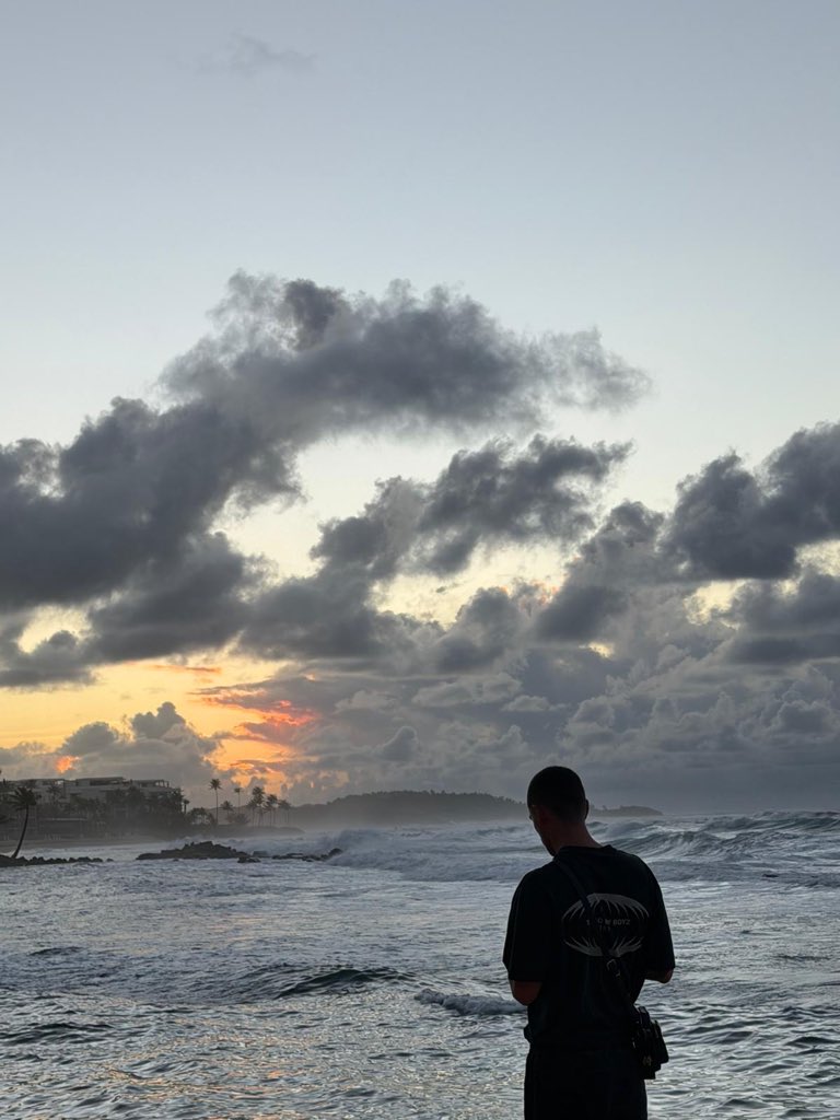 Luke Belmar 👽 tweet media