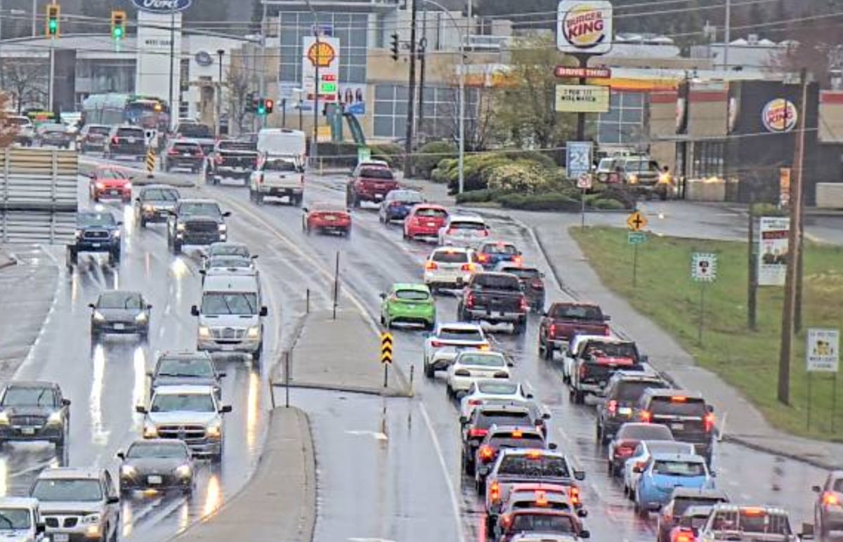 DriveBC's tweet image. ⚠️#BCHwy7 #LougheedHwy - Eastbound stalled vehicle has the left lane blocked before 203rd St. Expect delays. #MapleRidge