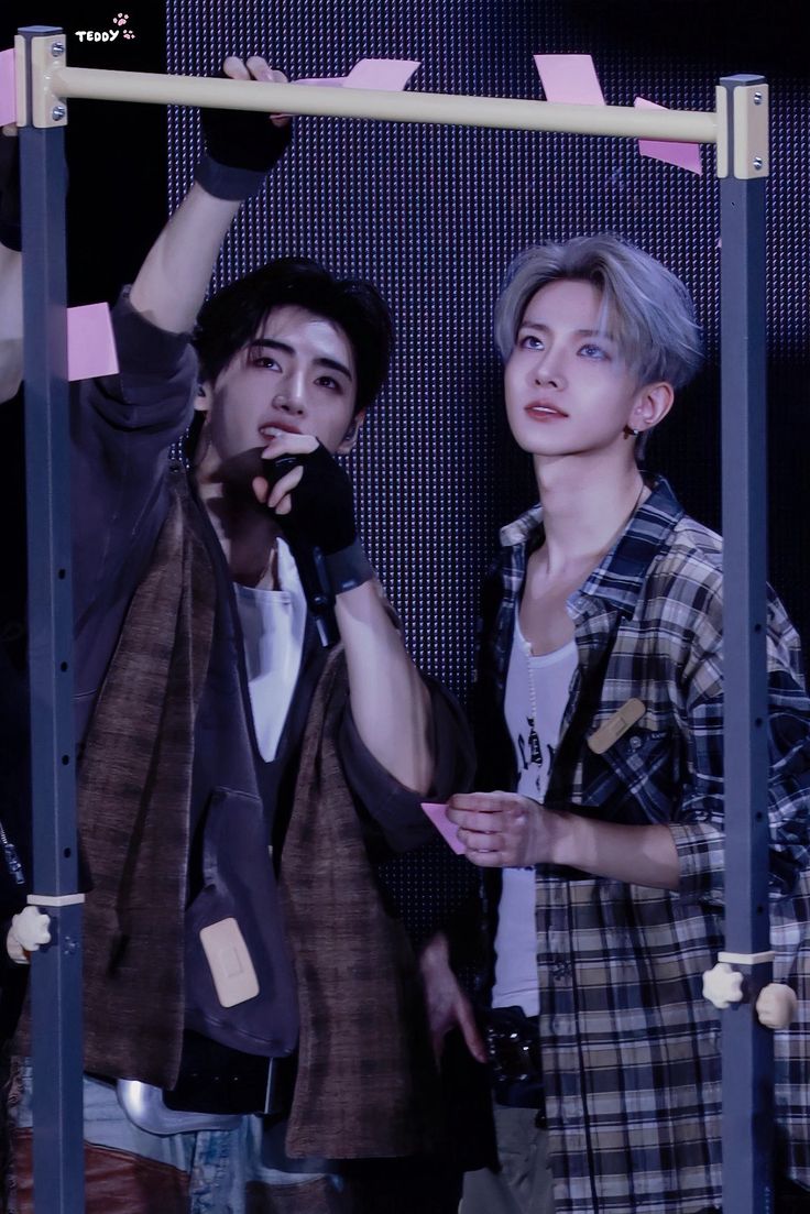 ChoiLaylae's tweet photo. "Sunghoon once said that Hee is the person he depends on most of the time," and "Heeseung said that Wednesday is hoon to him because it's the most frustrating day for Heeseung, so when he sees sunghoon, he feels he can keep going and have a good day" https://t.co/EFbPuqnRYI