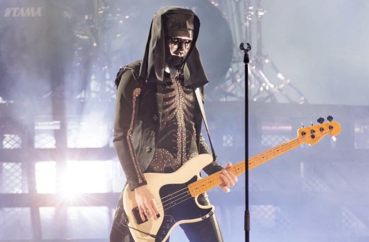 Selene 𖤐 tweet media