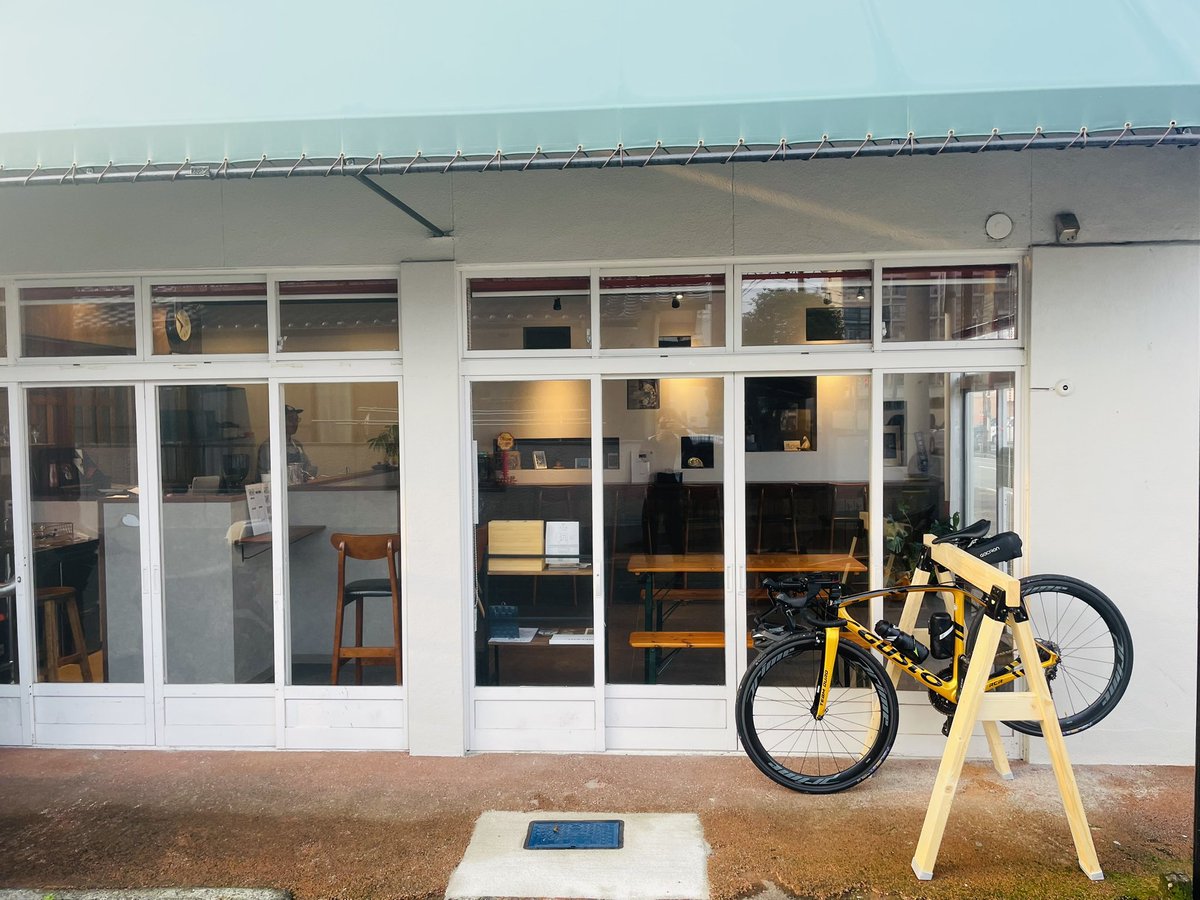 Maa3Masa3's tweet image. 川沿いライドのラストに☕️🌭
サイクルラック使用者-第2号認定Get！

 ホットドッグもコーヒーも美味しくいただきました♪
 6:30 OPENは嬉しいね！

#HUBSPOT