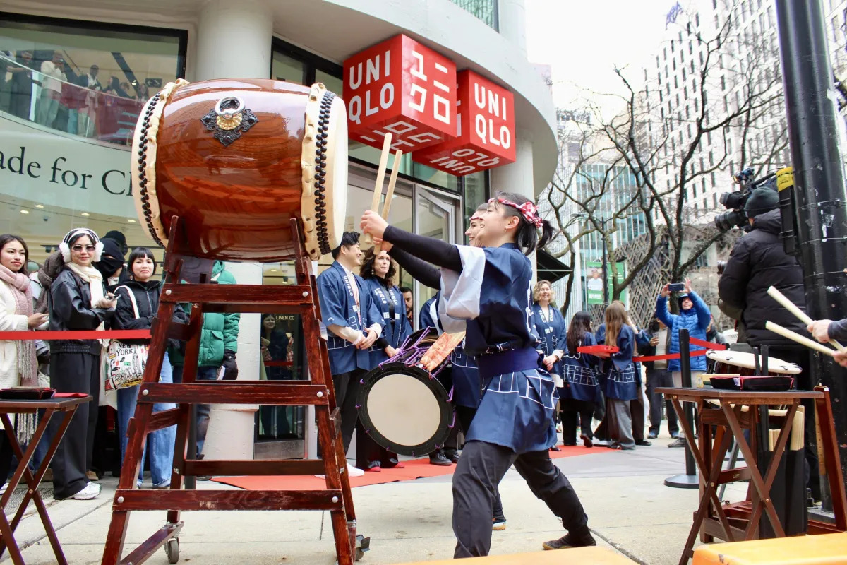 OmegaSignChicag's tweet image. 🚀✨ Elevate your business with powerful branding! Custom signs are more than just markers; they’re your store's identity on display! 🏪💡 From vibrant colors to unique designs, these signs tell YOUR story and attract the right customers. 🌟 #Branding #CustomSigns  #UNIQLO