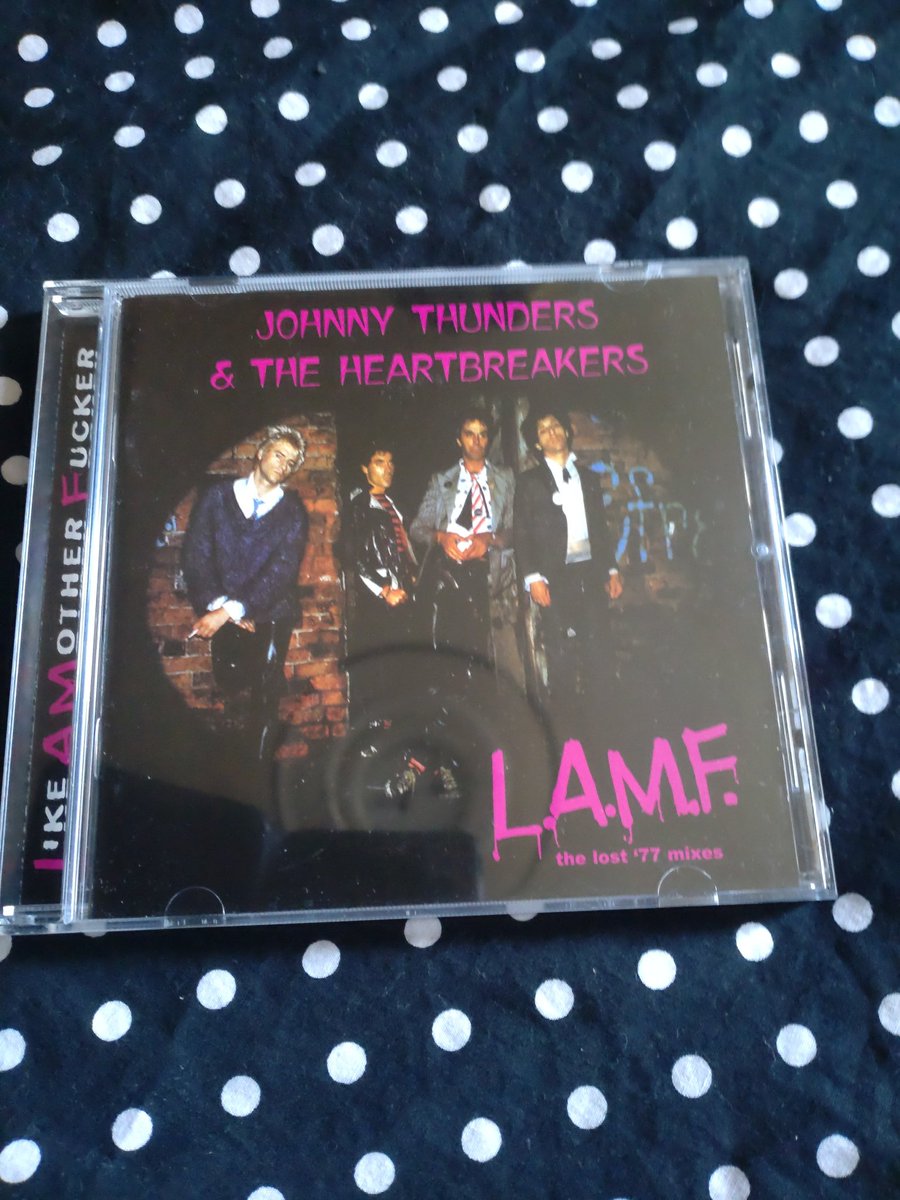 cIbEsZpennrq9Ue's tweet image. 今朝の1枚💿️🤓🎶
皆様、おはようございます❗️🙂🖐🏻
今日は雨☔のち晴れ☀️
朝は雨🌧️ですが、昼過ぎ迄でその後は晴れるそうです🌞
本日も皆様がステキな1日になります様に‼️😀✌🏻💖✨

T👕もジョニー・サンダースL.A.M.F.

#JOHNNYTHUNDERSandTHEHEARTBREAKERS
#ＬＡＭＦ
#thelost77mixes