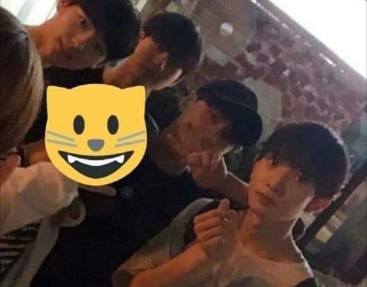 Los chicos se conocen incluso antes de iland, recordemos que jay le pagó un viaje a heeseung. Ellos no son simples compañeros de trabajo, son amigos y familia, personas que estaban destinadas a encontrarse. ¿Cómo me los vas a venir a separar así belift? 

#FOREVER_WITH_7ENHA