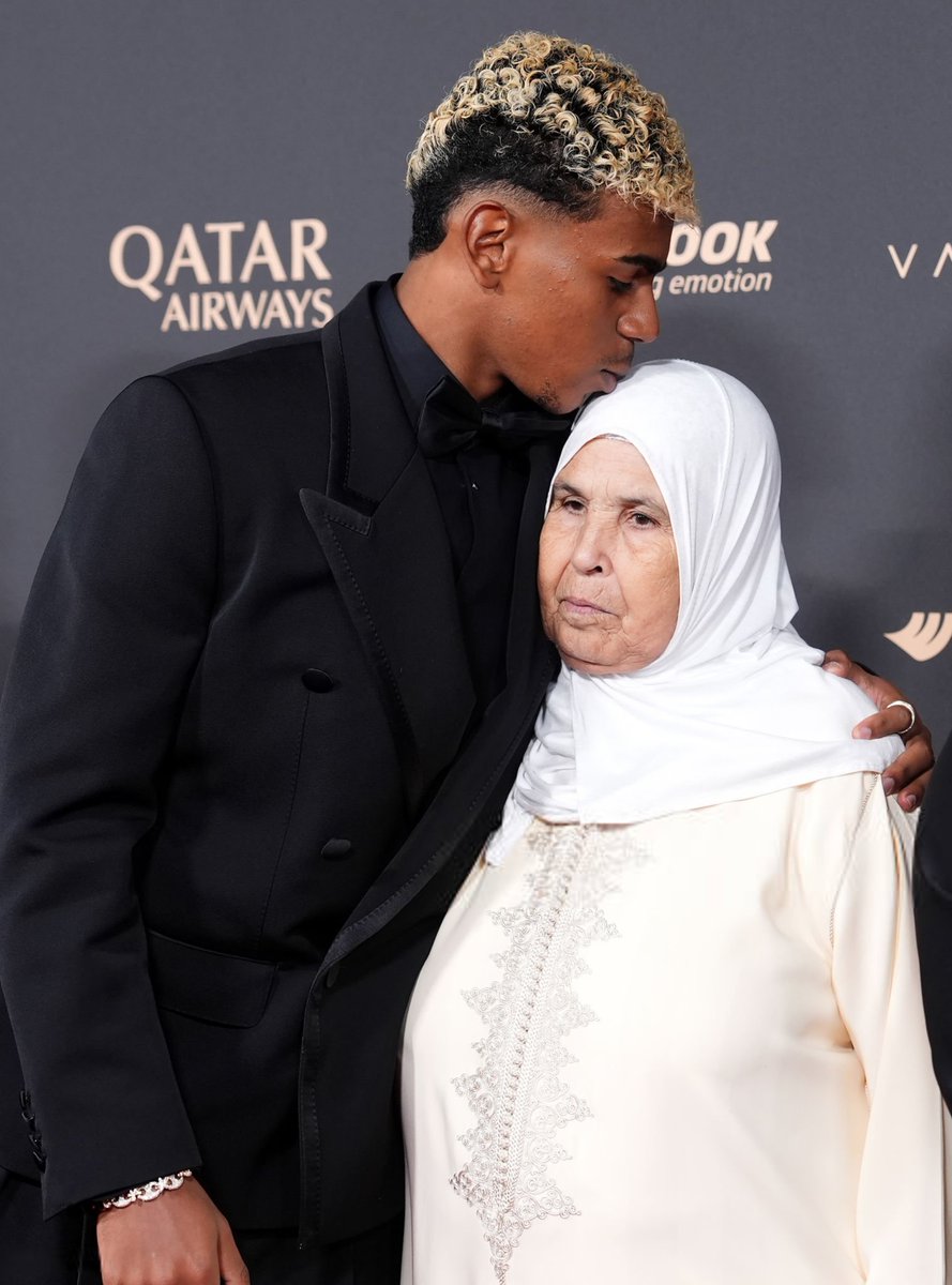 FCB World tweet media