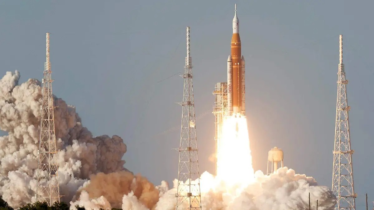 Despega la histórica misión Artemis II, que regresará al ser humano a la Luna tras 50 años frecuencianoticias.com/2026/04/despeg…