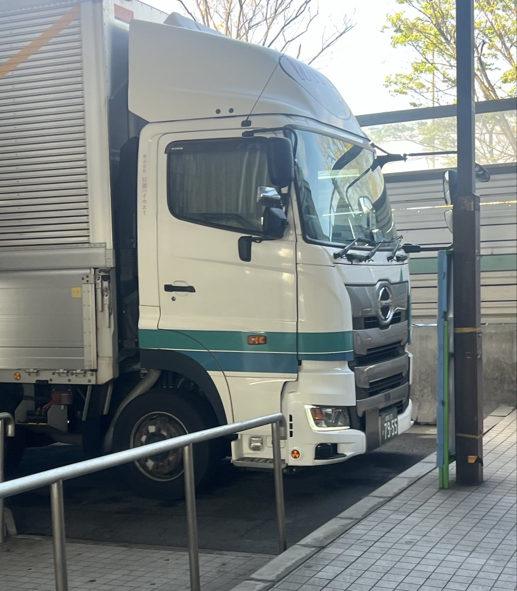 Fujimg4's tweet photo. 日硝ハイウエー
岐阜　79-55

そり���あ無いよ！

何処に止めてるの❓ https://t.co/0osw2uYZ7Y